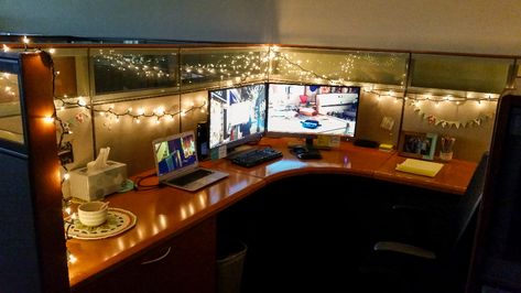 8 Ways to Make Your Cubicle Less Awful ⋆ Polka Dot Cottage Cubicle Lighting Ideas, Cute Work Desk Ideas Office Cubicle, Plant Cubicle Decor, Dark Academia Cubicle Decor, Cubicle Decorating Ideas For Work, Spring Cubicle Decor Ideas, Cubicle Layout Ideas, Masculine Cubicle Decor, Cubicle Desk Setup