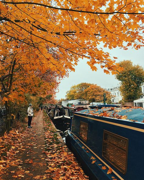 Autumn in Little Venice. | by Marco Lamberto (mobile) Autumn In The Uk, Maida Vale London, Autumn London Aesthetic, Venice Autumn, Autumn In England, Autumn England, London Halloween, Little Venice London, Fall In London