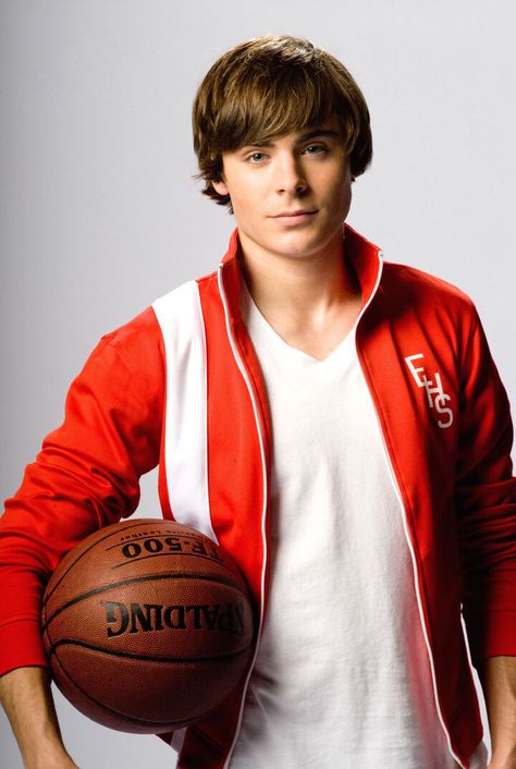 Zac Efron High School, Gabriela Montez, Zach Efron, Troy And Gabriella, Ryan Evans, Green Lanterns, High School Musical 2, High School Music, High School Musical 3