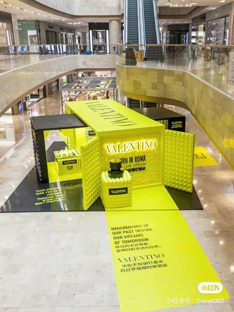 Booth Installation Design, Experiential Retail Design, Retail Pop Up Design, Pop Up Exhibition Design, Store Activation Ideas, Pop Up Retail Design, Pop Up Activation, Retail Pop Up, Pop Up Booth Design