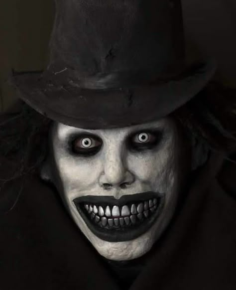 Babadook Terrifying Photos, Creepy Photography, The Babadook, Creepy People, Creepy Images, Scary Halloween Costumes, Evil Clowns, Horror Tattoo, Horror Movie Art