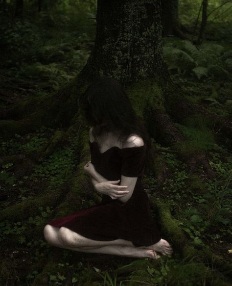 Dark Fairy Core, Fairy Core Aesthetic, Dark Forest Aesthetic, Forest Core, Aesthetic Forest, Dark Witch, Dark Green Aesthetic, Dreamy Photography, Forest Girl