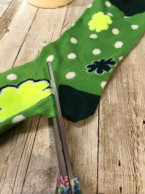 St Patrick's Day Diy Crafts, St Patrick Gnomes Diy How To Make, St Patricks Day Craft Adults, St Patty Day Crafts, St Pats Crafts, St Patrick’s Day Decorations Diy, St Patty's Day Crafts, St Patrick's Day Ideas, St. Patrick