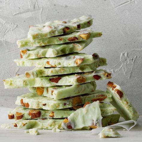 Lime-in-the-Coconut Almond Bark Toffee Brittle, Caramels Recipe, Christmas Bark Recipes, Bark Candy, Christmas Bark, Bark Recipes, Keylime Pie Recipe, Lime Cream, Candy Bark