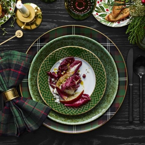 Eye of Newt and Toe of Frog, Wool of Bat… – Between Naps on the Porch Green Charger Plates, Christmas Dining Table, Table Setting Inspiration, Christmas Dinnerware, Green Tartan, Appetizer Plates, Professional Chef, Newt, Scottish Tartans