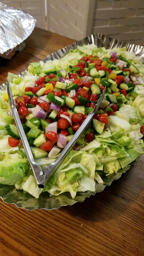 Salad Station Display, Soup Salad Bar Party, Salad Catering Display, Wedding Salad Bar, Salad Bar Ideas Party, Salad Bar Ideas Buffet, Salad Bar Party, Diy Food Display, Grade Party Ideas