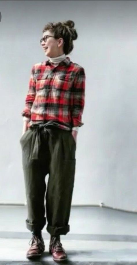 Mode Hippie, Flannel Pants, Quirky Fashion, Green Pants, 가을 패션, Fashion Over 50, Hair Pin, Fashion Mode, Looks Vintage