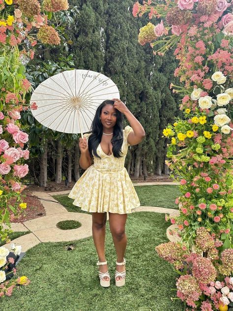 Picnic Outfit Summer Black Woman, Garden Outfit Black Women, Tea Party Dress Black Women, Flower Themed Party Outfit, Tea Party Ideas Black Women, Garden Photoshoot Outfit Ideas, Tea Party Aesthetic Black Women, Yellow Brunch Outfits Black Women, Bridgerton Brunch Outfit