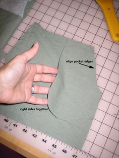 How to sew a slash pocket tutorial Pocket Pattern For Skirt, Side Pockets Pants, Side Pocket Pants, Wrap Dress Sewing, Pocket Tutorial, Sewing Pockets, Slash Pocket, Sewing 101, Tutorial Ideas