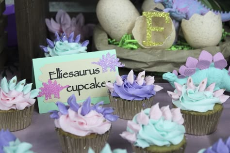 Girly Dinosaur Cupcakes, Dinosaur Cupcakes Girl, Dinosaur Cupcake Ideas, Dino Cupcakes, Three Rex Birthday Party, Dinosaur Birthday Party Food, 3rd Birthday Party For Girls, Three Rex Birthday, Third Birthday Girl