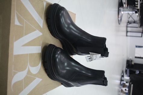 Zara Boots Outfit Men, Zara Boots Outfit, Black Men Casual Style, Men Casual Style, Loafers Men Outfit, Casual Sporty Outfits, Chelsea Boots Men Outfit, Boots Men Outfit, Gents Shoes