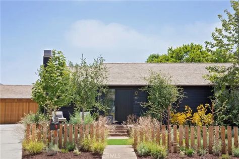 437 Walnut Place Costa Mesa, CA 92627 - Photo 1 of 15 50s Bungalow, Retro Bungalow, Bungalow Addition, 1960s Bungalow, Raili Clasen, Bungalow Designs, Drought Resistant Landscaping, Curbside Appeal, Cedar Hot Tub