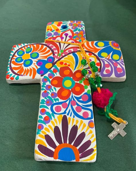 Painted Wooden Crosses Diy, Christian Pottery, Wooden Crosses Diy, Painted Wooden Crosses, Mexican Cross, Painted Crosses, Wooden Cross Crafts, Hand Painted Crosses, Cross Tree