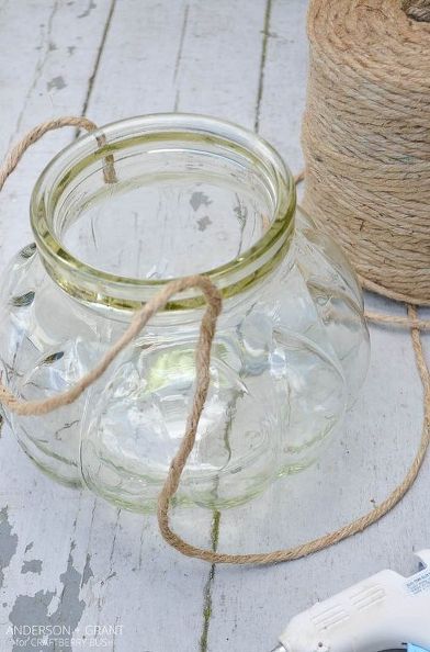 Glass Jars Diy, Glass Lanterns, Accent Wall Stencil, Creative Diy Projects, Inexpensive Crafts, Stone Candles, Jar Lanterns, Globe Decor, How To Make Lanterns