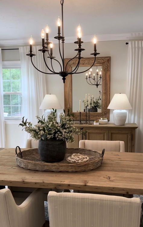 Southern Comfort Home Decor, All Interior Design Styles, Home Decor Classic Modern, European Country Dining Room, Large Dining Room Decor Ideas, Comfortable Dining Room Ideas, Cottage Farmhouse Interior Design, Dining Room Design French Country, Entryway And Dining Room Combo