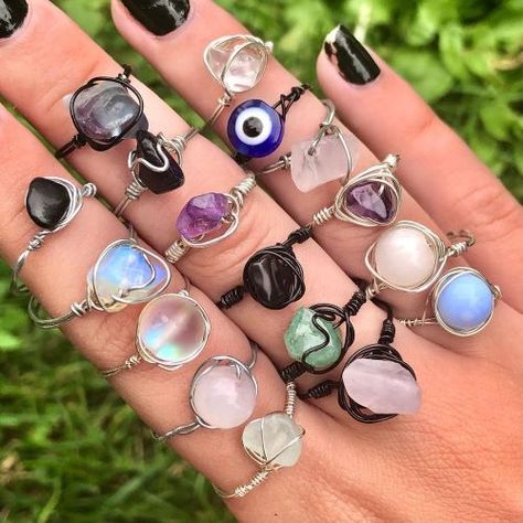 How Do You Make Rings, Rock Rings Stones, How To Wire Wrap Rings, Easy Wire Wrapped Rings, Stone Wire Rings, How To Make Crystal Rings, Crystal Ring Diy, Diy Wire Bead Rings, Rock Rings Diy