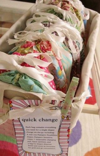 1 Diaper, Wipes in a Ziploc bag, Hand Sanitizer, Disposable Diaper Bag and 1 Changing Cloth. For quick changes Love this idea and there are many more. Do It Yourself Quotes, Diy Baby Shower Gifts, Knitted Accessories, Shower Bebe, Baby Shower Gift Ideas, Shower Gift Ideas, Baby Gift Ideas, Homemade Baby, Baby Diy