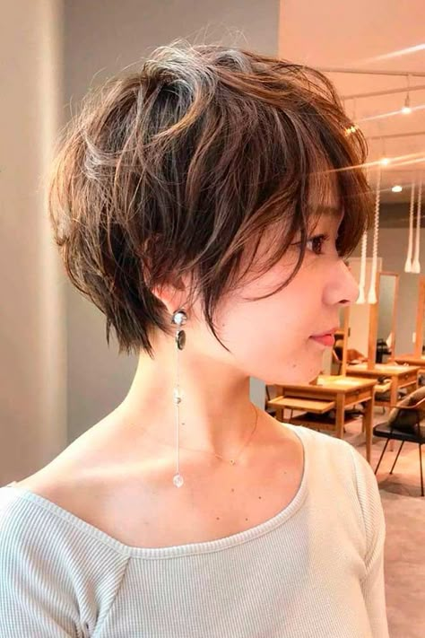 Impressive Versatility Of A Feminine Pixie Cut | Glaminati.com Short Hair Designs, Pixie Haircut For Round Faces, Longer Pixie Haircut, New Short Hairstyles, Pixie Haircut For Thick Hair, Blonde Pixie Haircut, Messy Short Hair, Latest Short Hairstyles, Penteado Cabelo Curto