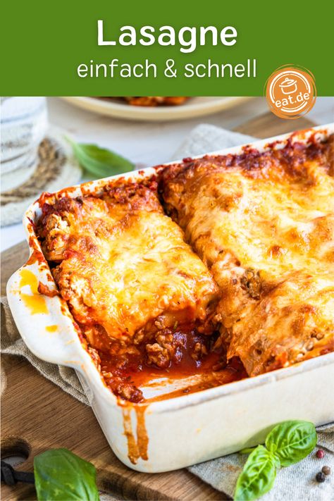 Lust auf eine herzhaft leckere Lasagne? Unser Rezept für den italienischen Klassiker geht schnell und einfach - das musst du probieren 😋 Lasange Recipe, Lasagne Recipes, Easy Lasagna Recipe, Clam Recipes, Pasta Pizza, Lasagna Recipe, Food Staples, Food Lover, Meal Planning