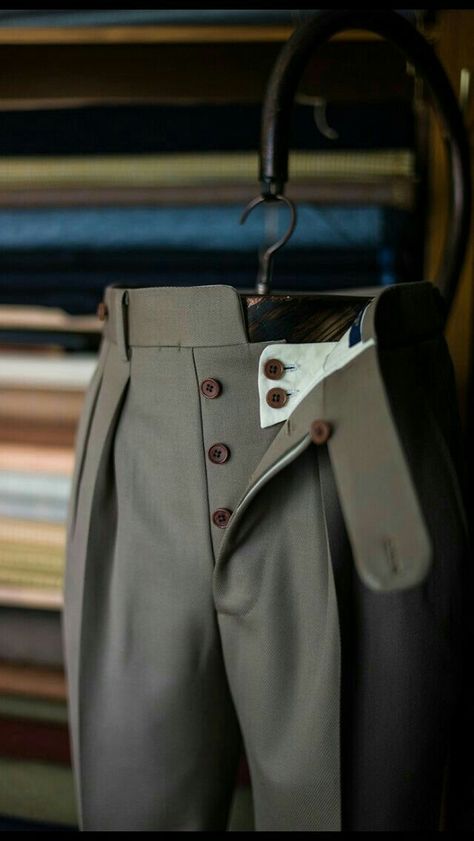 Celana Fashion, Projek Menjahit, Trousers Details, Men Trousers, Classic Pants, Bespoke Tailoring, African Men Fashion, Mens Pants Fashion, Well Dressed Men