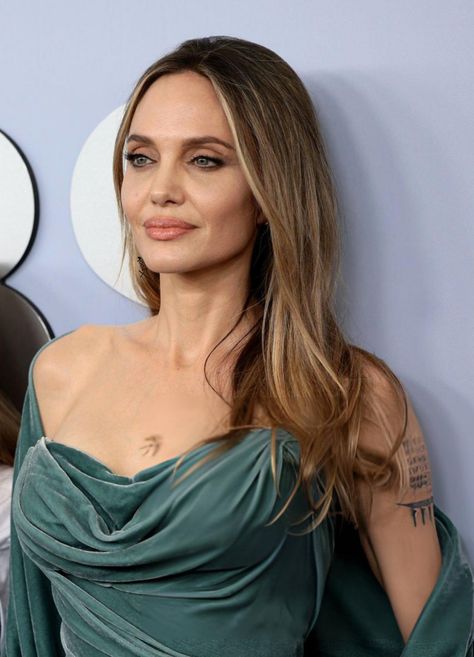 Angelina Jolie 2024, Angelina Jolie Blonde, Angelina Jolie Now, Mistress Of Evil, Brad Pitt And Angelina Jolie, Jessica Hall, Angelina Jolie Photos, Diamond In The Rough, Blonde Bombshell