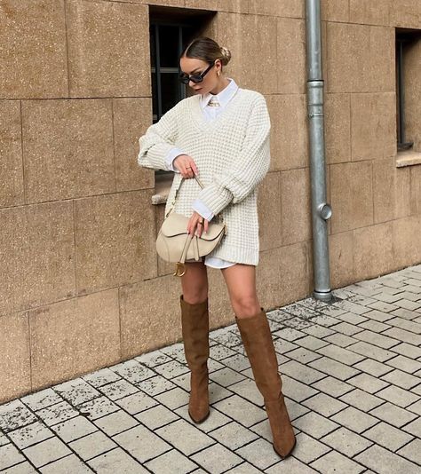 OLGA LI📍 BERLIN on Instagram: “Wish you a peaceful Monday 🕊🤎 Outfit details⬇️: ▪️Pullover ref. 6873/06 ▪️Leather Boots ref. 2006/910 Dont forget to save the post💾 . . .…” Suede Boots Outfit, Brown Boots Outfit, Fall Boots Outfit, Suede Knee High Boots, Brown Knee High Boots, Zara Heels, Brown Suede Boots, Velvet Boots, Suede Boots Knee High