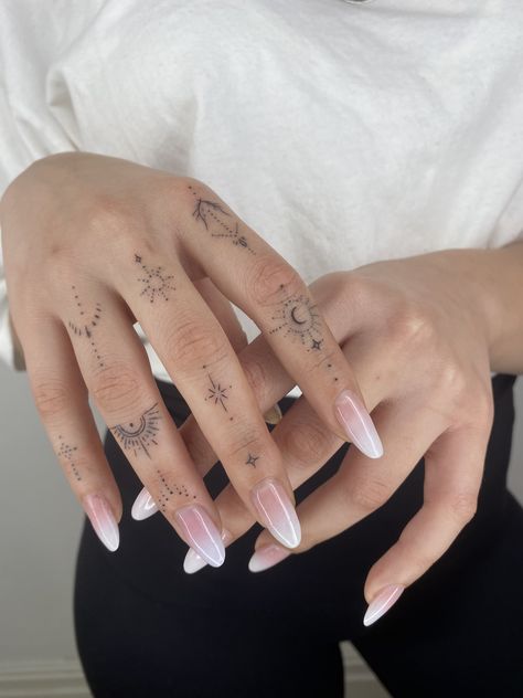 Spiritual Dainty Tattoos, Libra Tattoo On Finger, Nail Bed Tattoo, Faded Finger Tattoo, Bohemian Hand Tattoos, Pretty Hand Tattoos For Women Simple, Minimal Hand Tattoos For Women, Pinky Tattoos For Women, Classy Hand Tattoos