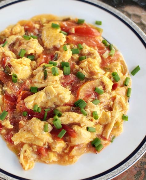 Chinese Scrambled Egg With Tomatoes - CASA Veneracion Scrambled Eggs With Tomatoes, Eggs With Tomatoes, Japanese Mayo, Crispy Green Beans, Chinese Breakfast, Sauteed Tomatoes, Sticky Sauce, Cook Ideas, Scrambled Eggs Recipe