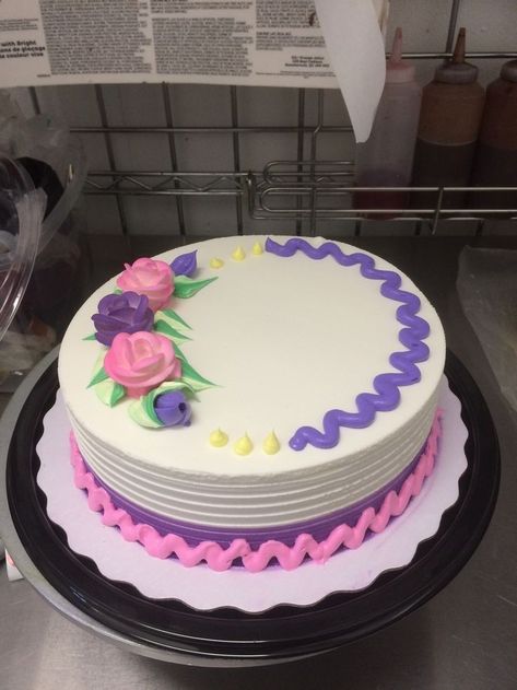 Simple Round Cake Designs, Round Cake Decorating Ideas, Simple Round Cake, Round Cake Designs, Purple Birthday Cake Ideas, Purple Birthday Cake, Dairy Queen Cake, Dq Cake, Round Birthday Cakes