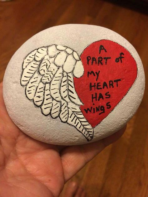 Rest In Peace Painting Ideas, Memorial Stone Quotes, Painted Rocks For Memorial Garden, Rock Painting In Memory Of, In Memory Of Rock Painting Ideas, Sympathy Painted Rocks, Heart Painted Rocks Ideas, Rock Painting Memorial Ideas, Greif Painting