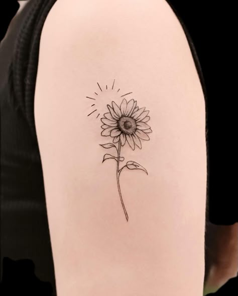 Flower With Sun Tattoo, Sunflower Friend Tattoos, Sunflower Henna Tattoo, Sunflower Tattoo Design Simple, Sunshine Sunflower Tattoo, Sunflower Small Tattoo, Sunflower Line Tattoo, Sunflower And Sun Tattoo, Minimal Sunflower Tattoo