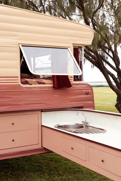 Viscount Caravan, Mobile Tiny House, Caravan Interiors, Caravan Life, Caravan Vintage, Bus Home, Caravan Home, Camper Diy, Caravan Makeover