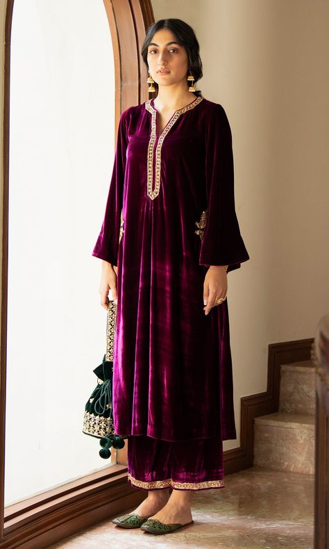 Velvet Dress Aesthetic, Velvet Kurta Designs, Velvet Suit Design, Peach Lehenga, Velvet Kurta, Kurta With Palazzo, Simple Dress Casual, Desi Fits, Velvet Dress Designs