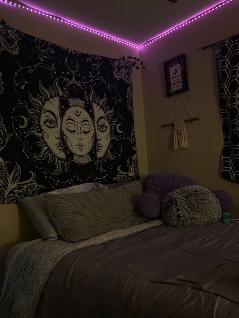 Lady Room Ideas, Female Business Suit, Bedroom Wall Tapestry, Tapestry For Bedroom, Black Tapestry, Ladies Room, Chill Room, Bedroom Decor For Teen Girls, Living Room Dorm