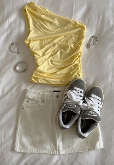 Yellow Concert Outfit, Yellow Top Outfit Aesthetic, Yellow Top Outfit, Gracie Concert, Dean Lewis, Gameday Fits, Campus Outfit, Fashion Truck, Spring Ootd