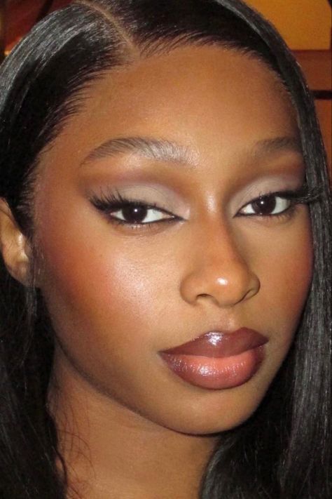 Glam 90s Makeup, Grey Eyeshadow Looks On Black Women, 90s Soft Glam, Cold Tone Makeup, Dark Makeup Looks Black Women, Soft Makeup Looks Black Women, Early 2000s Makeup Looks, Glam Makeup Looks Black Women, Eyeshadow Black Women