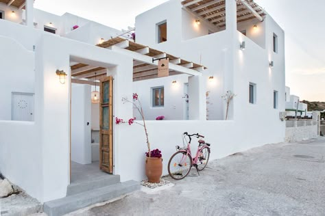 Greece House Exterior, Greece House Design, Greek Interior Design, Greek Homes, Greece House, Santorini House, Exterior House Design, Greek Villas, Mud House