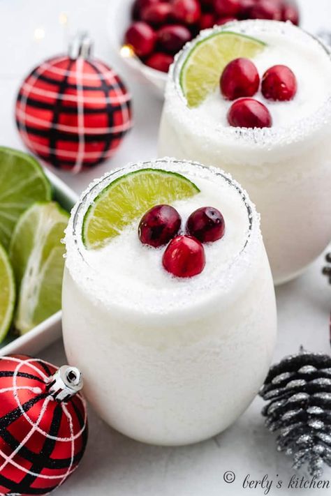 White Christmas Margarita Christmas Margaritas, White Christmas Margarita, Funny White Elephant Gifts, Holiday Margaritas, Christmas Margarita, Top Dinner Recipes, Christmas Party Drinks, Flavored Margaritas, Coconut Margarita