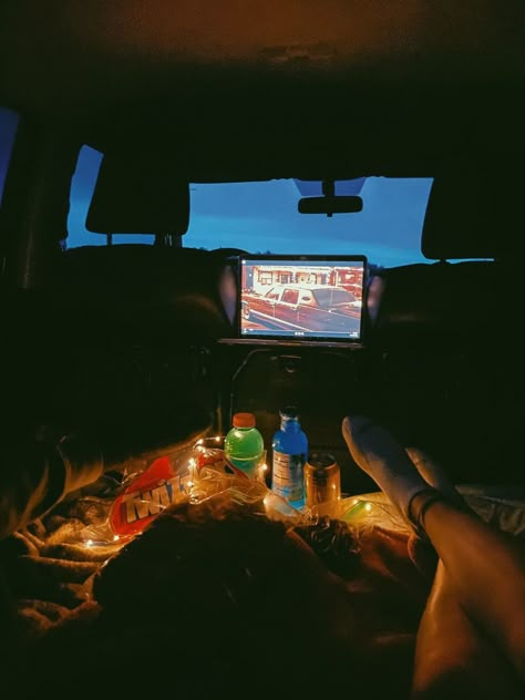 Quality Time Relationships, Date In Car, Van Date Night, Jeep Date Night, Car Ride Date, Car Dates Aesthetic, Back Of Car Date Ideas, Cute Couple Movie Night, Back Of Car Date