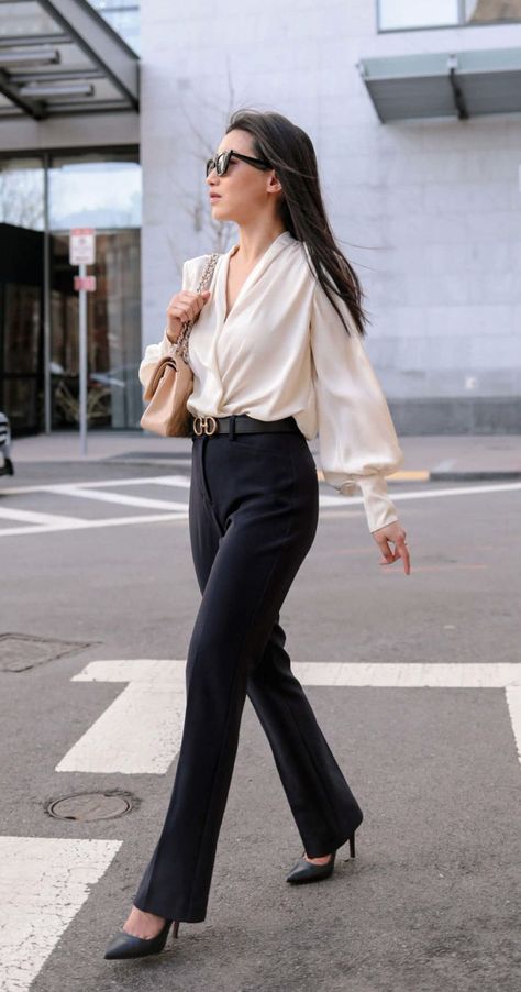 Meeting Looks For Women, White Blouse Formal Outfit, Black Office Trousers Outfit, Office Slacks Women, How To Style Black Slacks Women, Classy Outfits Black Pants, Black And White Formals For Women, Black Slacks Women Outfit, Slacks And Blouse Outfits