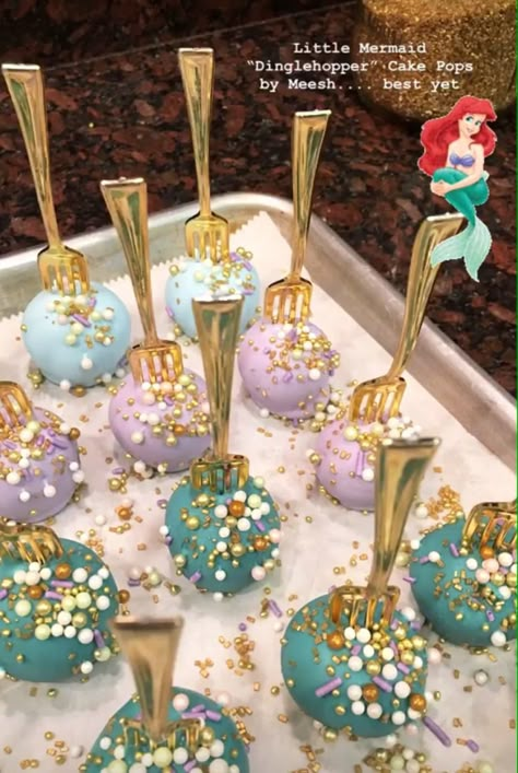 Mermaid Cake Pops, Mermaid Birthday Party Food, 4de Verjaardag, Oneder The Sea, Little Mermaid Cake, Ariel Birthday Party, Ariel Party, Mermaid Birthday Party Decorations, Mermaid Theme Birthday Party