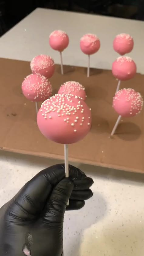 Starbucks Birthday Cake, Birthday Cake Pop, Resep Starbuck, Starbucks Cake Pops, Pink Cake Pops, Cake Pops Recipe, Starbucks Birthday, Starbucks Cake, Idee Babyshower