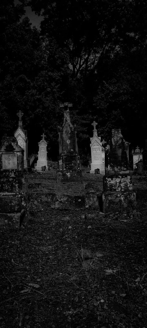 Graveyard Wallpaper Iphone, Grave Wallpapers Aesthetic, Cemetary Aesthetic Wallpaper, Grave Yard Wallpaper, Gothic Halloween Wallpaper Iphone, Halloween Wallpaper Dark Aesthetic, Gothic Style Wallpaper, Goth Wallpaper Iphone Dark, Gothic Phone Backgrounds