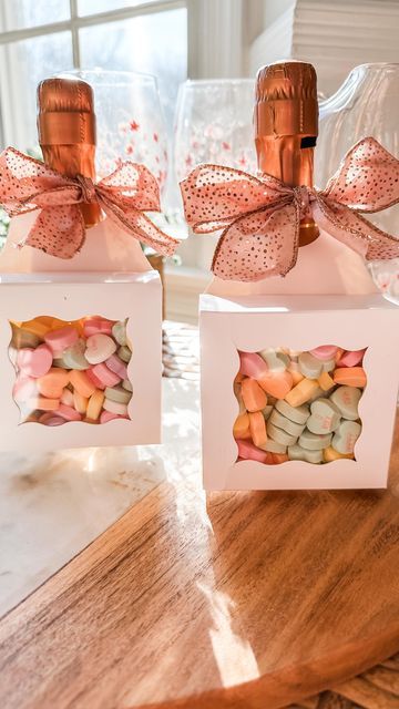 Ashley Temple on Instagram: "Comment SHOP for the link to this little box topper! I purchased mini bottles of rosé and filled the boxes with candy and a bow for an extra special touch. This would be a perfect party favor for a Valentine’s Day event, a bridal shower or baby shower this spring! #amazonhome #amazondeals #amazonmusthave #amazonkitchen #amazonfinds #entertainingathome #ltkunder25 #ltkunder50 #ltkfamily #amazonhomedecor #budgetfriendly #dealsandsteals" Valentines Baby Shower Favors, Valentine’s Day Party Favors, Valentine Wedding Shower Ideas, Valentines Bridal Shower Ideas, Valentines Engagement Party, Galentines Party Favors, Theme Gift Baskets, Valentines Day Favors, Valentines Favors