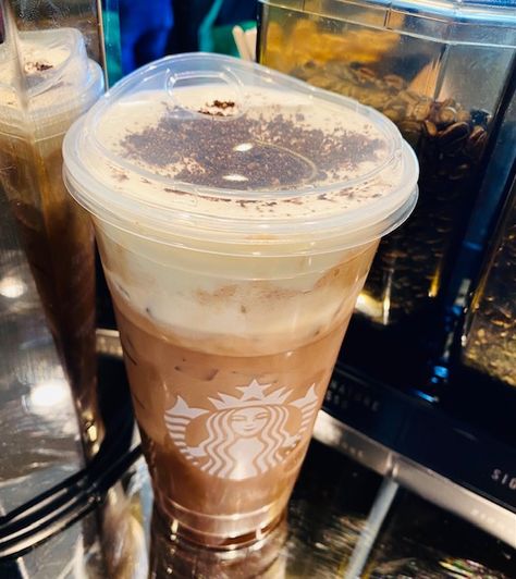 How To Order The Starbucks Nutella Cold Brew Starbucks Nutella Drink, Nutella Cold Brew, Nutella Drink, Nutella Latte, Nutella Coffee, Mocha Cookie Crumble, Cold Starbucks Drinks, Cold Brew Recipe, Mocha Cookies