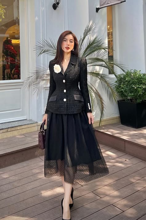 Black Dress Ideas, Memorial Outfits, Law Fashion, Conference Outfit, Filipiniana Dress, Simple Casual Outfits, High Fashion Dresses, Sunday Dress, Vintage Dresses 50s