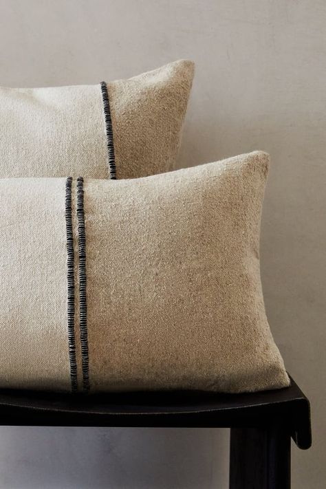 Living Room Cushions | ZARA United States Zara Home Interiors, Modern Cushions, Living Room Cushions, Diy Textiles, Pillow Styling, Couch Cushions, Pillow Texture, Linen Throw Pillow, Master Bedding