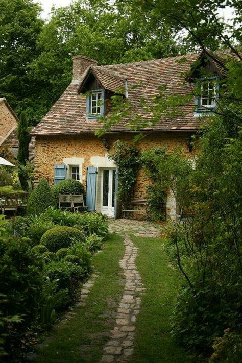 English Country Decor, English Cottages, House Aesthetic, Dream Cottage, Cottage Life, Stone Cottage, French Cottage, Stone House, Alam Yang Indah