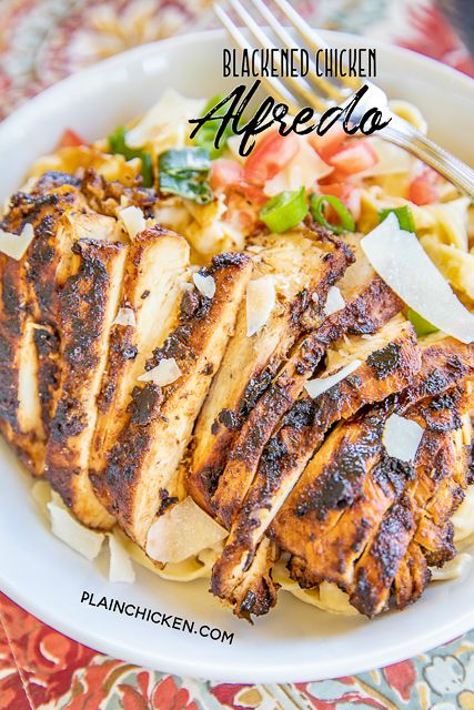 Blackened Chicken Alfredo Chicken Alfredo Instant Pot, Fettuccine Alfredo Sauce Recipe, Blackened Chicken Pasta, Blackened Chicken Alfredo, Garlic Alfredo Sauce, Jarred Alfredo Sauce, Chicken Marinate, Fettuccini Alfredo, Pasta Homemade