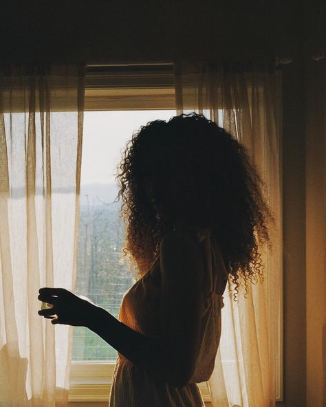 Curly Photoshoot, Curly Aesthetic, Becka Mack, Baddie Aesthetics, Cute Curls, Dark Curly Hair, Princess Silhouette, Romantic Photoshoot, Curly Hair Photos